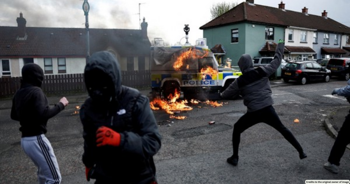 Northern Ireland police attacked with petrol bombs on 25th anniversary of Good Friday deal